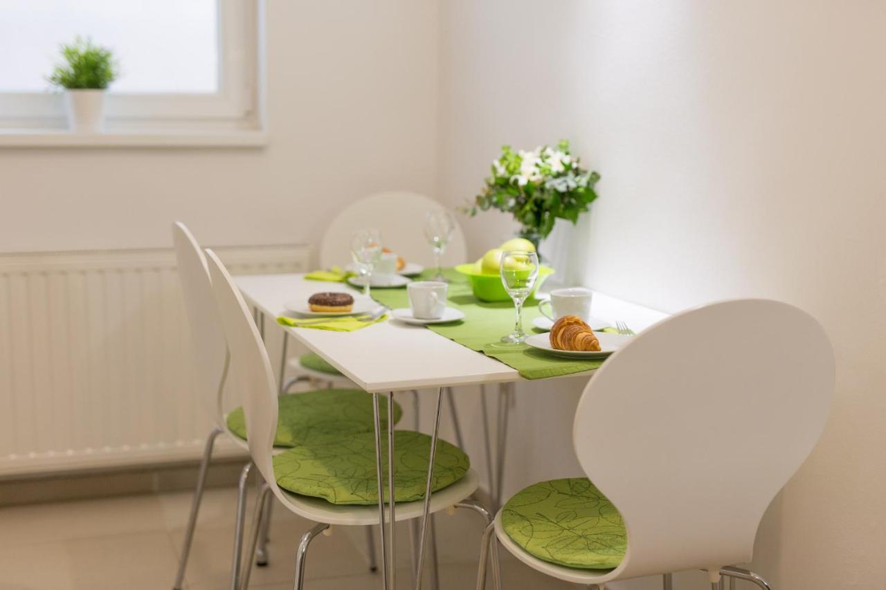 Logo Apartments 5 Min Walk To Main Square ซาเกร็บ ภายนอก รูปภาพ