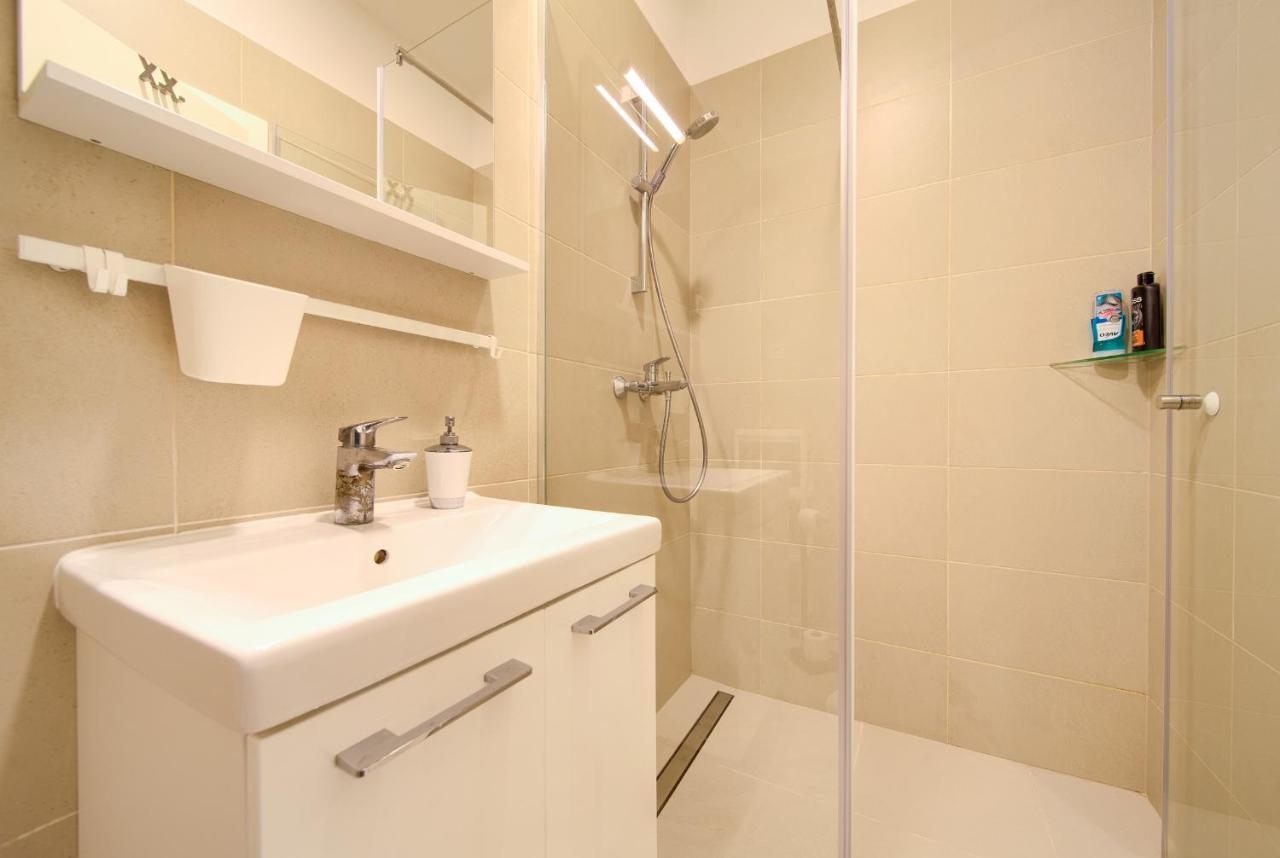Logo Apartments 5 Min Walk To Main Square ซาเกร็บ ภายนอก รูปภาพ