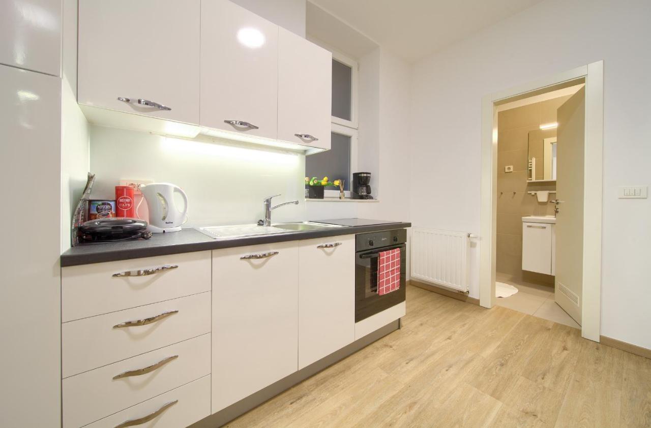 Logo Apartments 5 Min Walk To Main Square ซาเกร็บ ภายนอก รูปภาพ