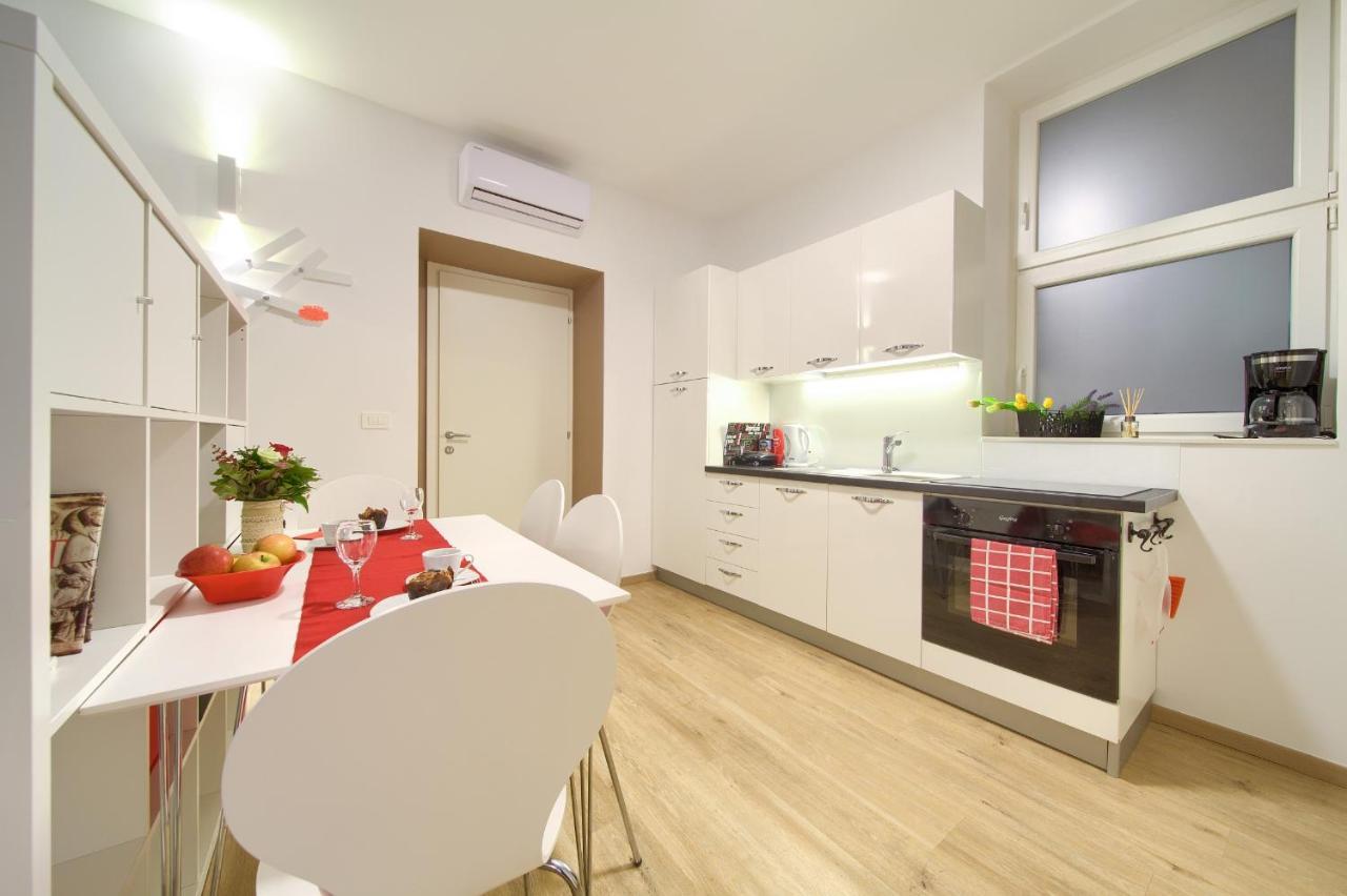 Logo Apartments 5 Min Walk To Main Square ซาเกร็บ ภายนอก รูปภาพ