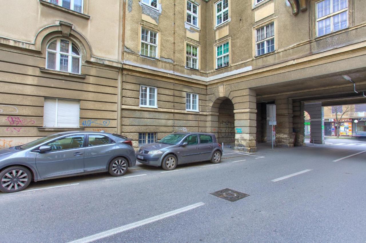 Logo Apartments 5 Min Walk To Main Square ซาเกร็บ ภายนอก รูปภาพ